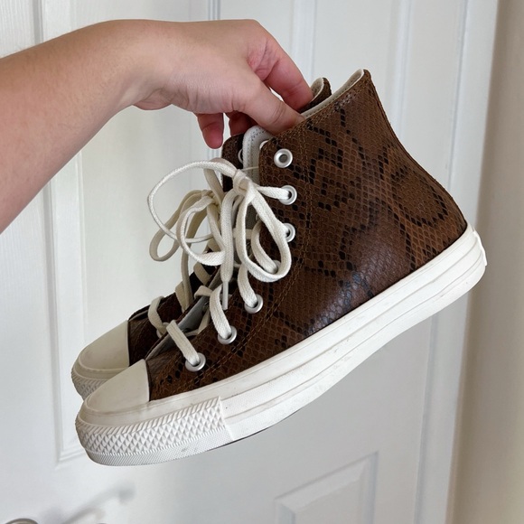 Converse - Picture 3 of 5